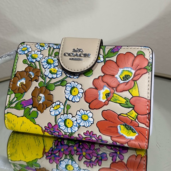Coach Medium Corner Zip Wallet Light Cream With Floral Print - Picture 7 of 9